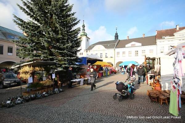 VÁNOČNÍ TRHY NA MÍROVÉM NÁMĚSTÍ DO SOBOTY - Město Ústí nad Orlicí