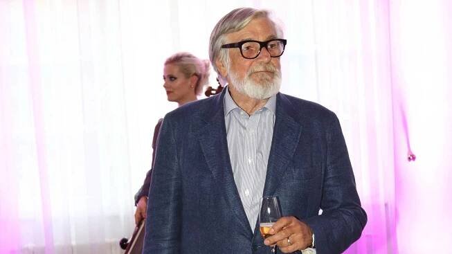 Jiří Bartoška je upoután na lůžko: Doufáme, že na festival to zvládne, říká lékař – eXtra.cz
