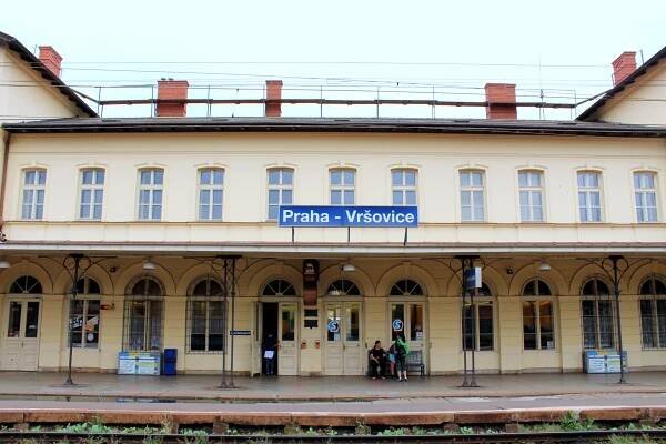 Změna nástupiště na železniční stanici Praha-Vršovice - Zprávy z Mníšku
