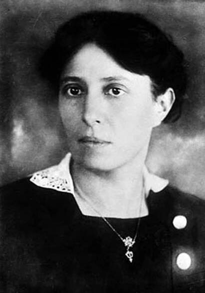 Alice založila Červený kříž.
