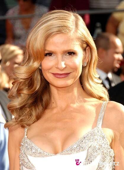 Kyra Sedgwick - celebrity účes - HappyHair