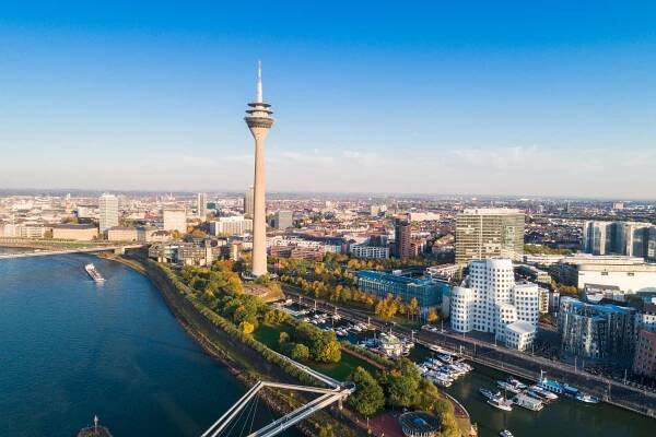 Düsseldorf: spolkové město v Německu v Severním Porýní-Vestfálsku