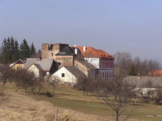 Soubor:Dobrš-tvrz.JPG