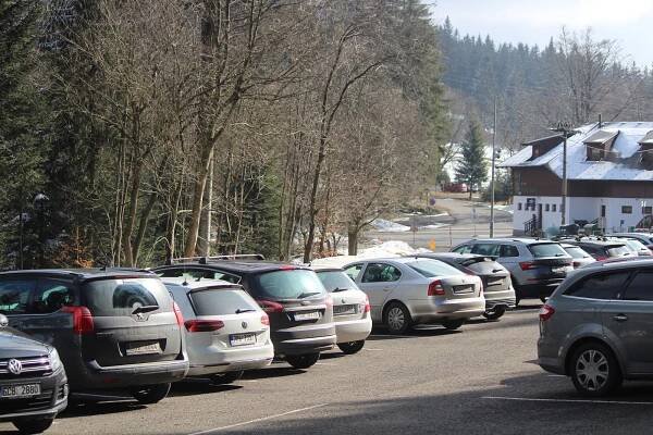 Davy lidí si přijely užít Šumavu, než se uzavřou okresy