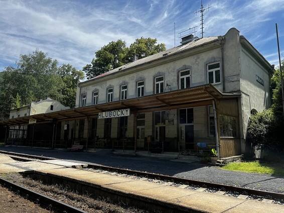 Proměny nádraží v údolí Bystřice: Historizující vzhled zůstane, ujišťuje správa