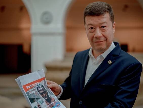 Pomůže Okamurovi policie? Trestní stíhání ukáže, zda už je šéf SPD ‚za zenitem‘, nebo se ‚dokáže vzkřísit‘