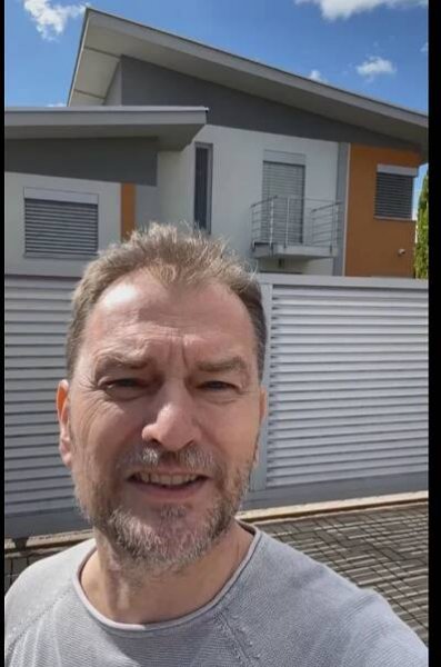 Kto je Peter Náhlik blízky Pellegrinimu | Lídrovi Hlasu nepožičiava len svoju vilu a lietadlo. Spolu porušili aj zákaz vychádzania