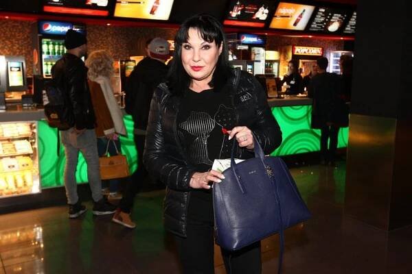 Dáda Patrasová opět bez milence: Sama jako kůl v plotě dorazila do kina