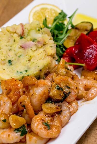RESTOVANÉ KREVETY - Gurman Gril 54, Strašnice, Praha 10