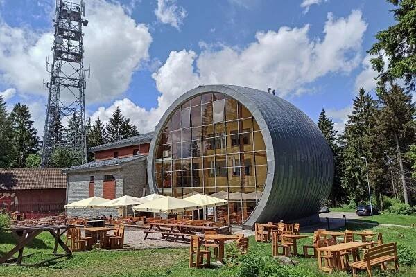 Obří sud na Javorníku má vídeňské kořeny. Dnešní replika je součástí výletního areálu | Střední Čechy