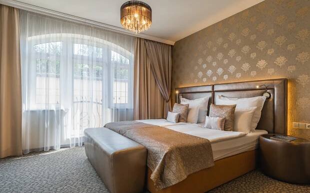 Senohraby u Prahy: Relax v luxusním Hotelu Sen **** se vstupem do wellness se 7 druhy saun, polopenzí a sektem