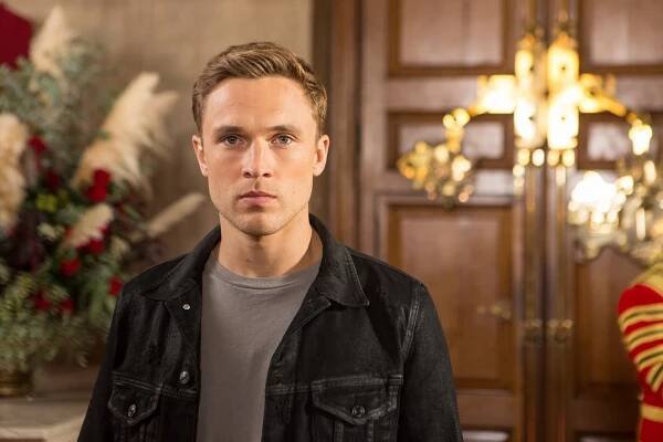 Královská rodina - To Show My Duty in Your Coronation - Z filmu - William Moseley