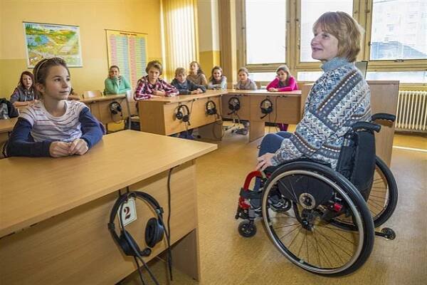 Paní učitelka, rozzářily se děti. Vozík nikomu nepřekážel