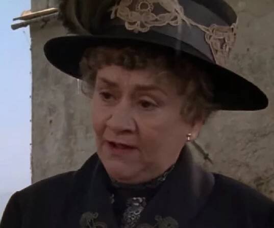 Joan Plowright Biography - Facts, Childhood, Family Life & Achievements
