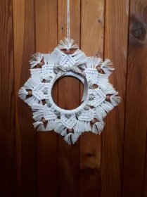 Vánoční macramé věnec na dveře 30cm - Alamade MACRAMÉ