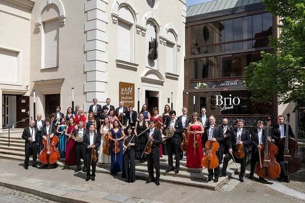 Jihočeští filharmonikové chystají první sezonu s šéfdirigentkou Alenou Hron