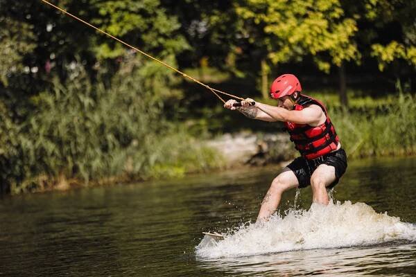 Wakeboarding u Mnichova Hradiště - Pustit k vodě