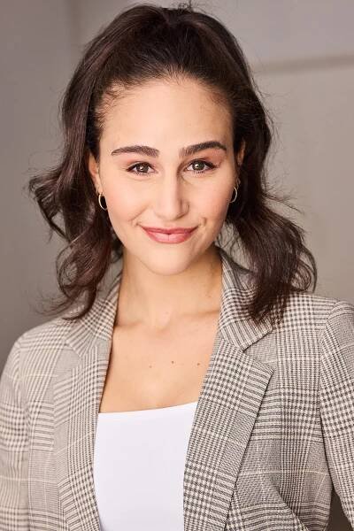 Headshot & Resume — Julianna Goldsmith