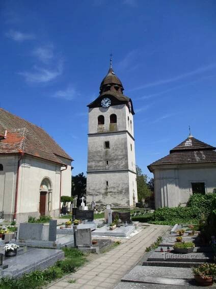 Zvonice u kostela sv. Mikuláše (Bohuslavice nad Metují, 18.5.2020)