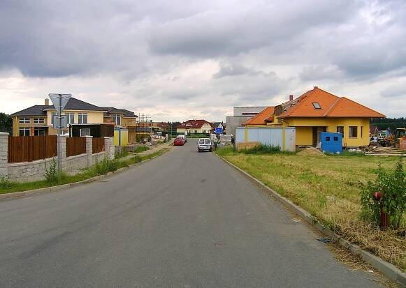 Soubor:Jesenice, Zdiměřice, Labutí str.jpg