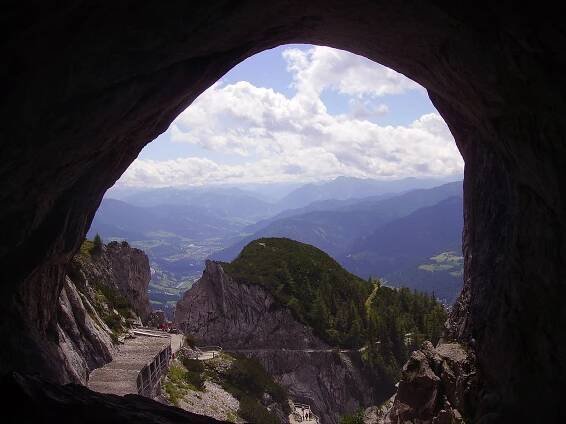File:Werfen Eingang zur Eisriesenwelt 2.jpg