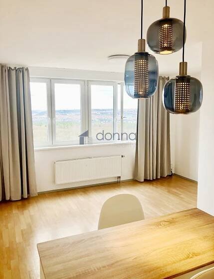 Pronájem bytu 1+kk, 38m⊃2;, ul. Hnězdenská, Praha 8 - Troja, bez nábytku | Realitní kancelář Donna