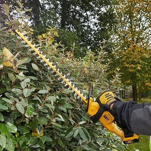 Aku nůžky na živý plot DeWALT, DCM563PB, 18V - solo : Dewalt-eshop.cz