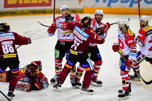 Dynamo jede z Prahy bez bodů, sparťané gólem z poslední minuty vyhráli 5:4