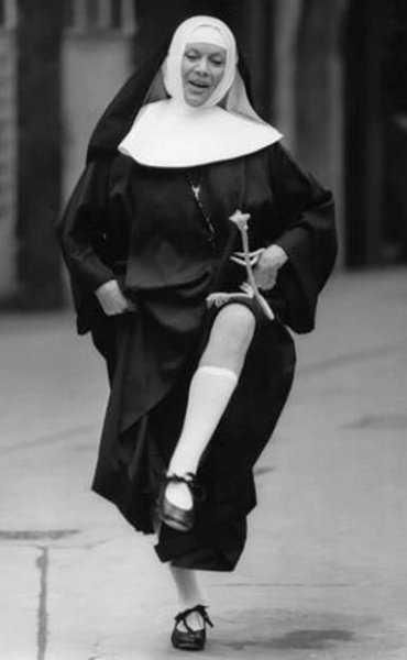 38615407-Honor Blackman who is appearing in Nunsense at the Fortune Theatre.. REXMAILPIX.