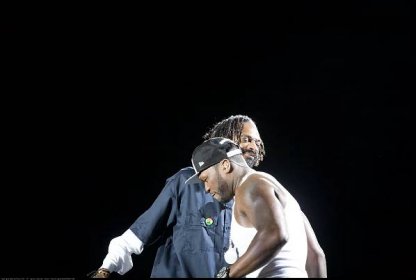 Snoop Dogg and His Bandmate Take Center Stage at Coachella - Photo