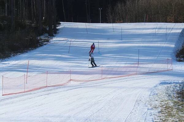FOTO: Zimní sportovní hry seniorů nabídly slunce, sníh a 233 účastníků