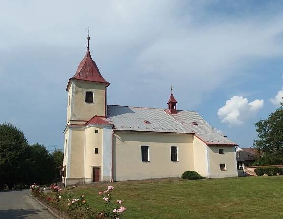 Soubor:Horní Újezd (PR), kostel z boku.JPG
