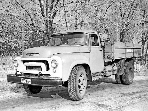 ZiL 130 je nejslavnější ruský náklaďák. Silniční mastodont zaujal barvami i komfortem