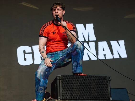 Expres Top: Tom Grennan zakopl fotbalový míč, místo hřiště válí v hitparádách - Expres FM