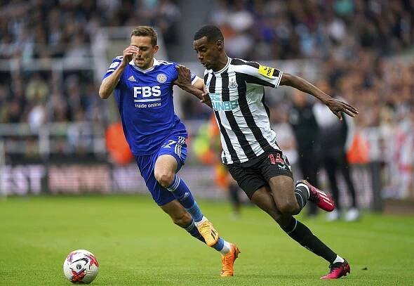 Newcastle postoupil do Ligy mistrů, Leicester na hraně sestupu