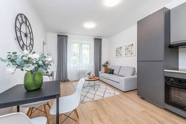 Prodej bytu 3+kk 54 m², Trenčínská, Praha - Záběhlice