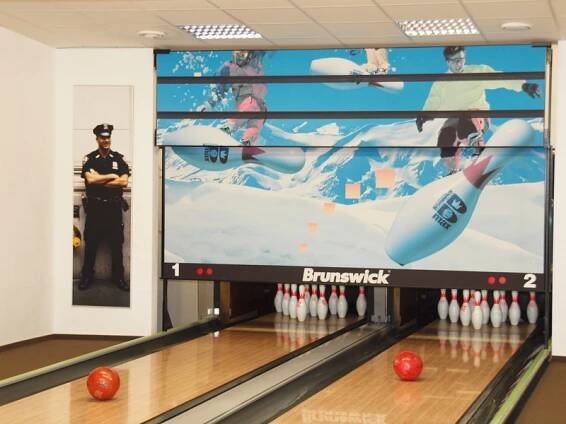 Bowling - O nás - Wellness club MIDA - bowling, fitness, squash, solarium, spa a masáže v lokalitě Praha 4