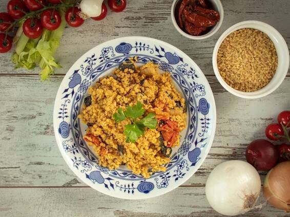 Bulgur s pe?enými raj?aty a cuketou 380g – Obchodiště.cz