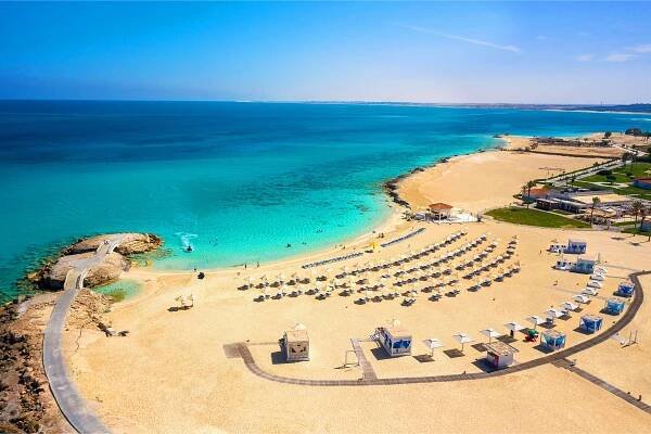Rixos Alamein - Full Board Plus El Alamein Exteriér fotografie Aerial view of the beach