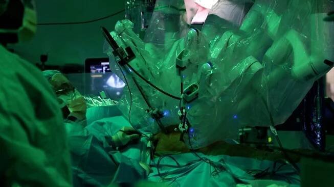 Američané provedli první oboustrannou transplantaci plic s pomocí robota - Novinky