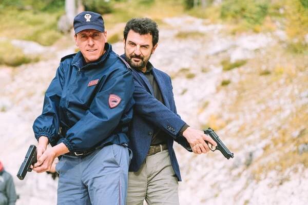 Gianmarco Pozzoli, Enrico Ianniello - Na krok od nebe - I Guardiani - Z filmu