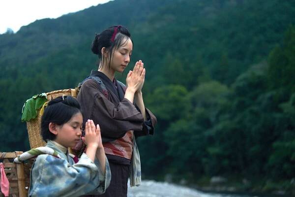 Sanetoši Arijama, Asuka Hanamura - River Returns - Z filmu
