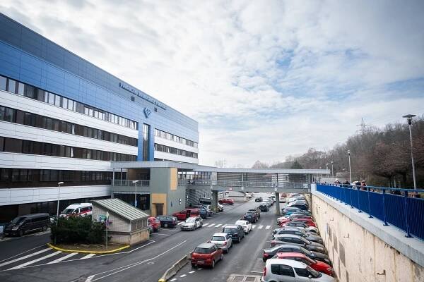 Kauza Motol: Nové vedení nemocnice ukončilo část smluv a vypisuje nové tendry ‚v souladu s legislativou‘