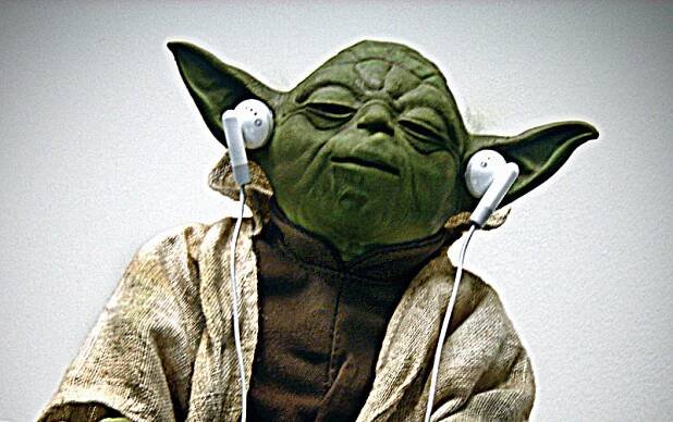 Yoda w earphones