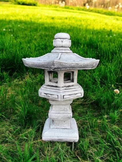 Betonová figurka Pagoda lucerna zahradní figurky japonská dekorace