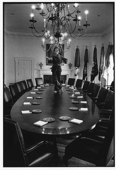 Soubor:David Hume Kennerly First Lady Betty Ford Dances On The Cabinet Room Table In The White House, Washington D.c., On January 19, 1977.jpg – Wikipedie