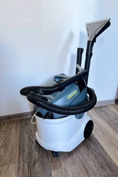 Čistící stroj - tepovač Karcher