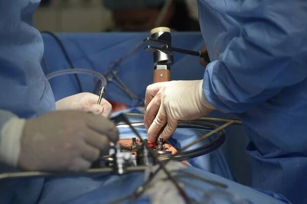 Za smrt pacientky při operaci dostala lékařka peněžitý trest a zákaz činnosti