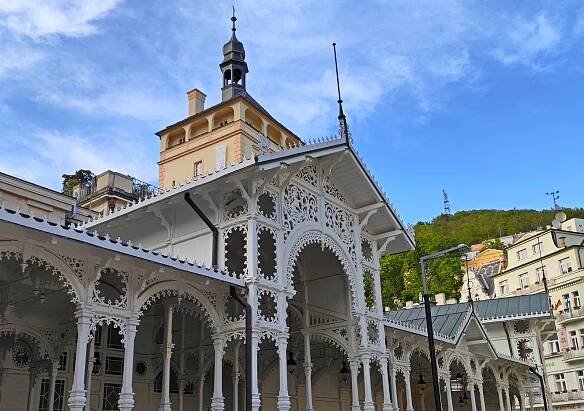 Karlovy Vary: město, kde se elegance mísí s léčivou silou termálních pramenů | Cesty Sem Tam