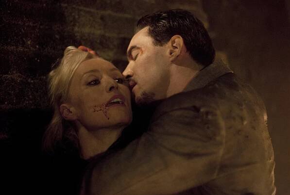 Drákula - Budiž světlo - Z filmu - Victoria Smurfit, Jonathan Rhys Meyers